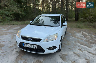 Хэтчбек Ford Focus 2011 в 