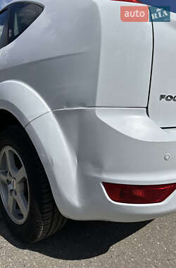 Хэтчбек Ford Focus 2011 в 