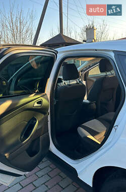Хэтчбек Ford Focus 2013 в 