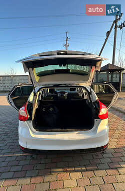 Хэтчбек Ford Focus 2013 в 