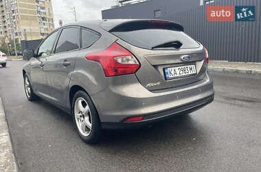 Хэтчбек Ford Focus 2011 в 