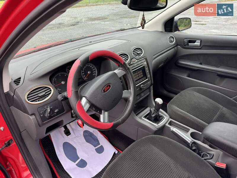 Хетчбек Ford Focus 2005 в Кореці фото 6 Хетчбек Ford Focus 2005 в Кореці