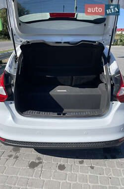 Хэтчбек Ford Focus 2013 в 