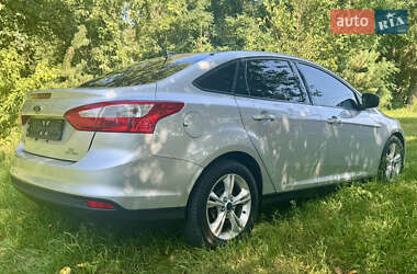Седан Ford Focus 2014 в  фото 5 Седан Ford Focus 2014 в
