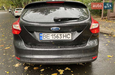 Хетчбек Ford Focus 2011 в 