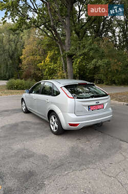 Хэтчбек Ford Focus 2010 в 