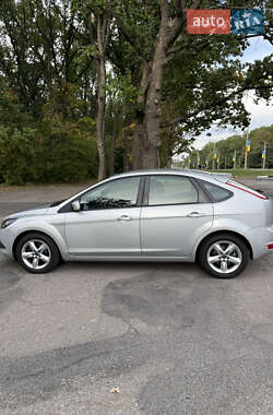 Хэтчбек Ford Focus 2010 в 