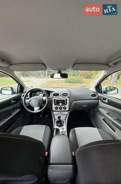 Хэтчбек Ford Focus 2010 в 