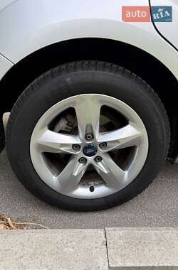 Хэтчбек Ford Focus 2010 в 