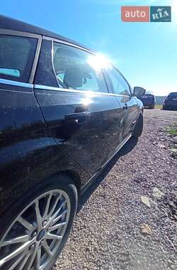 Хэтчбек Ford Focus 2012 в 