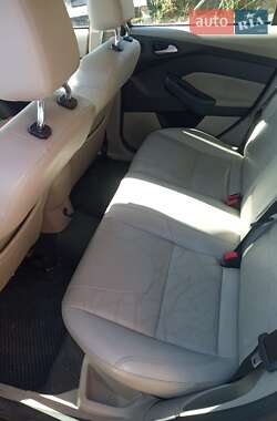 Хэтчбек Ford Focus 2012 в 