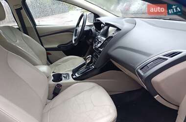 Хетчбек Ford Focus 2012 в 
