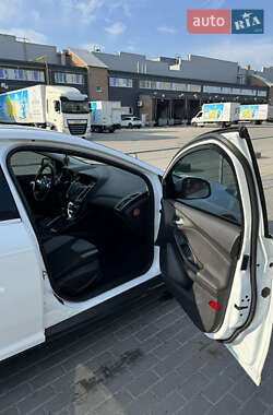 Хэтчбек Ford Focus 2013 в 