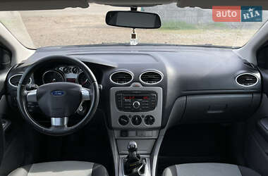 Хэтчбек Ford Focus 2011 в 