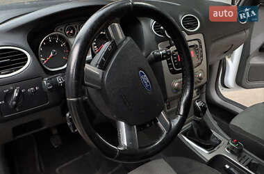 Хэтчбек Ford Focus 2010 в 