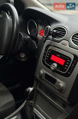 Хэтчбек Ford Focus 2010 в 