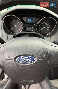 Хетчбек Ford Focus 2012 в 