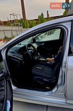 Седан Ford Focus 2015 в 