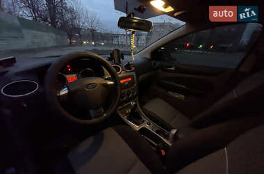 Хэтчбек Ford Focus 2011 в 