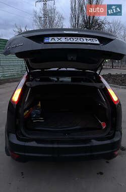 Хэтчбек Ford Focus 2011 в 