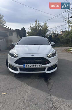 Хетчбек Ford Focus 2016 в 