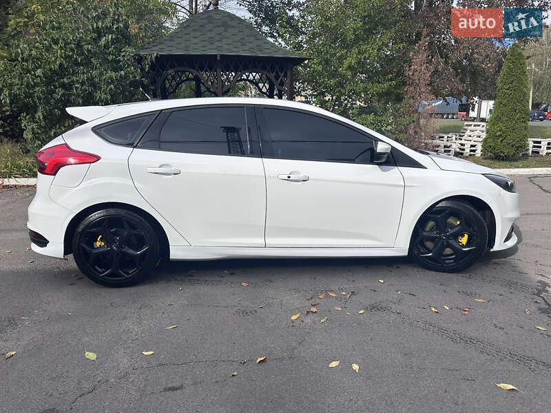 Хэтчбек Ford Focus 2016 в Харькове