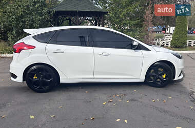 Хетчбек Ford Focus 2016 в 