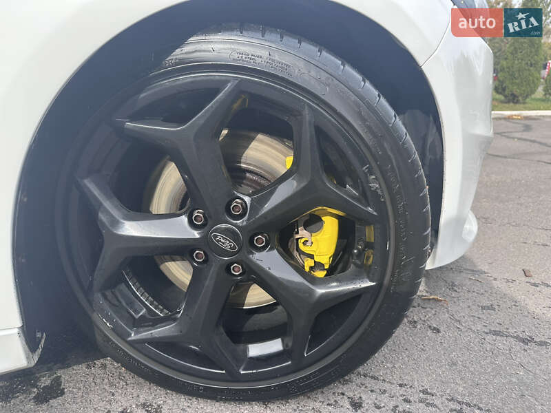 Хэтчбек Ford Focus 2016 в Харькове