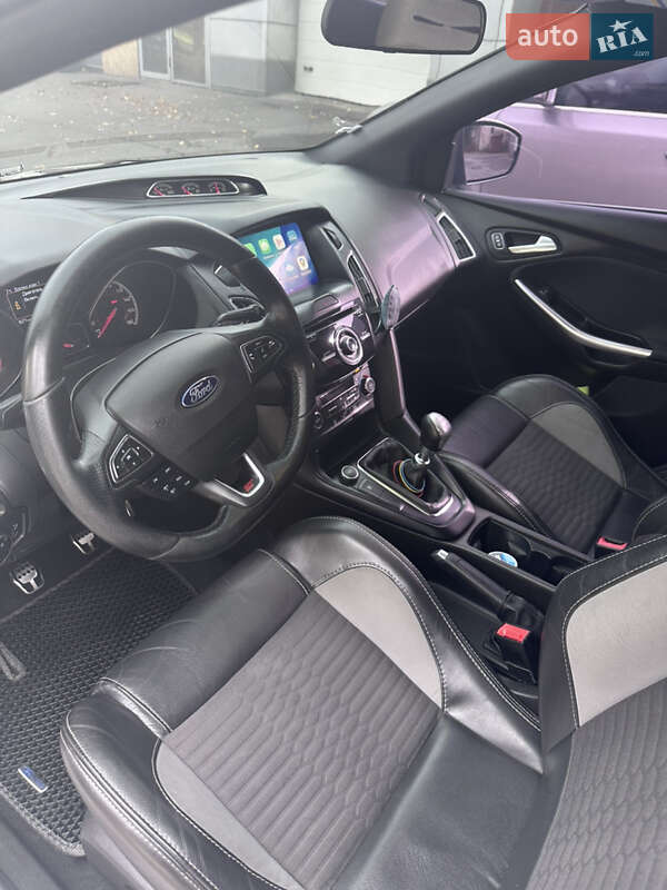 Хэтчбек Ford Focus 2016 в Харькове