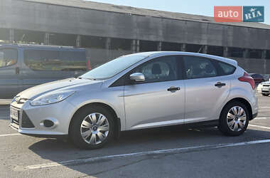 Хэтчбек Ford Focus 2012 в 