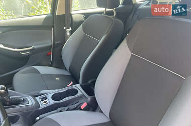 Хэтчбек Ford Focus 2012 в 