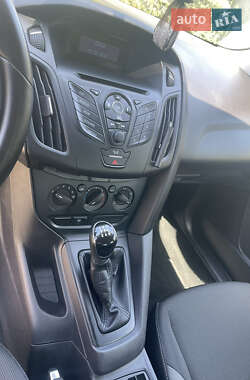 Хэтчбек Ford Focus 2012 в 