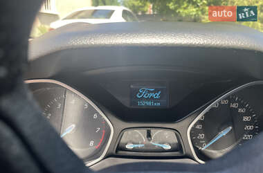 Хэтчбек Ford Focus 2012 в 