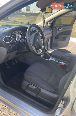 Седан Ford Focus 2010 в 