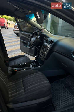 Хэтчбек Ford Focus 2011 в 