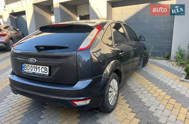 Хэтчбек Ford Focus 2011 в 