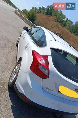 Хетчбек Ford Focus 2011 в 