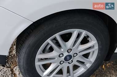 Седан Ford Focus 2012 в 