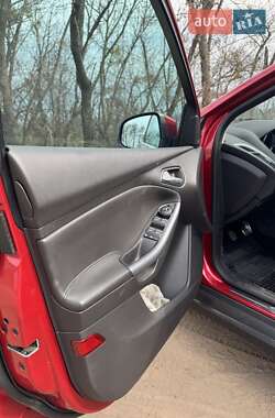 Хэтчбек Ford Focus 2011 в Чубинском