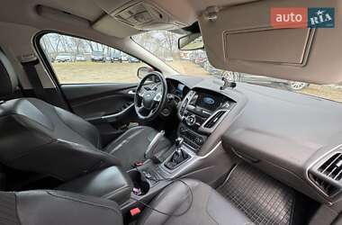 Хэтчбек Ford Focus 2011 в 