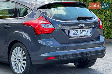 Хэтчбек Ford Focus 2012 в 