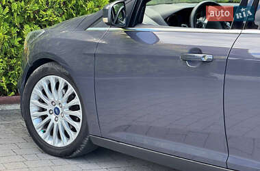 Хэтчбек Ford Focus 2012 в 