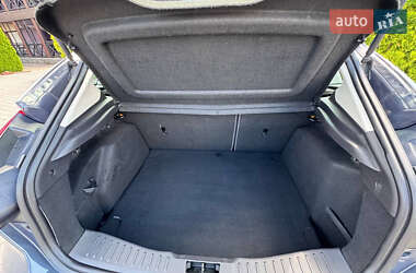 Хэтчбек Ford Focus 2012 в 