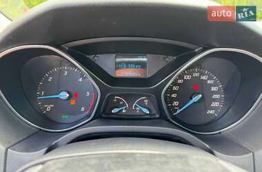 Хэтчбек Ford Focus 2012 в 
