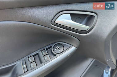 Хэтчбек Ford Focus 2012 в 