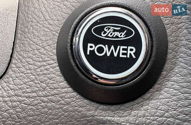 Хэтчбек Ford Focus 2012 в 