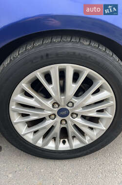 Хэтчбек Ford Focus 2015 в 