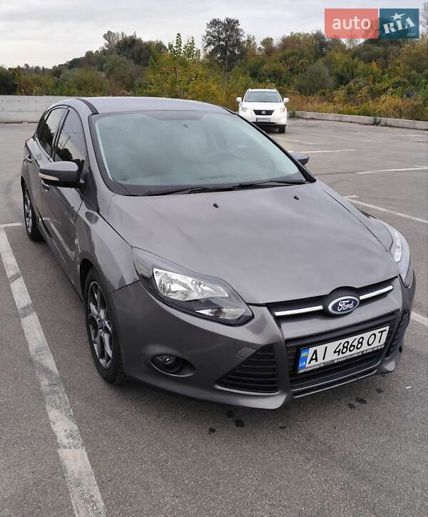 Хетчбек Ford Focus 2013 в 