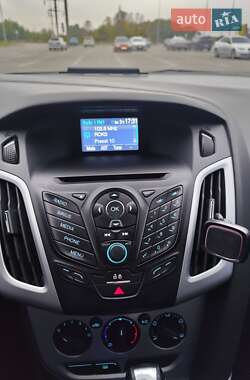 Хетчбек Ford Focus 2013 в 