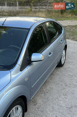 Хэтчбек Ford Focus 2007 в 